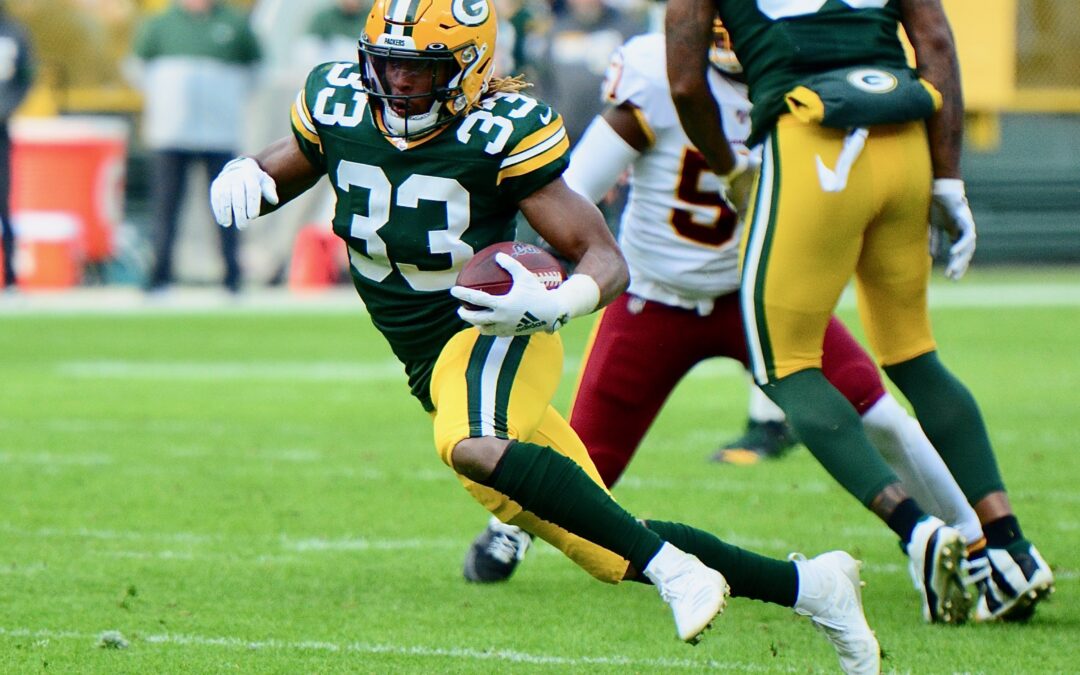 Aaron Jones Takes a Pay Cut and Stays with the Green Bay Packers