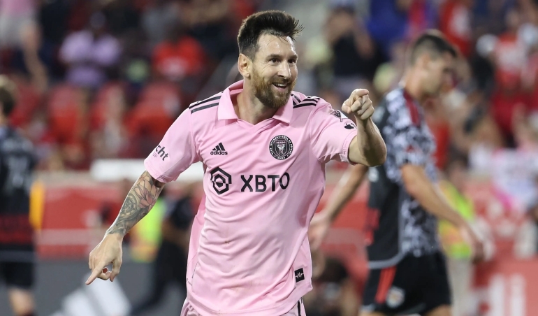 Lionel Messi Plays First Official MLS Match