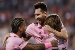 Lionel Messi Plays First Official MLS Match