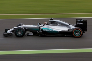 Mercedes Drivers Renew Contracts